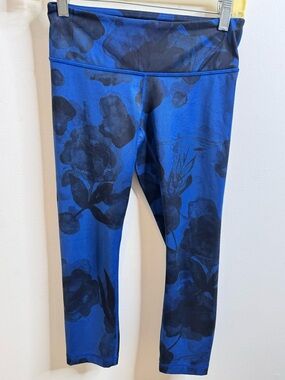 lululemon athletica Blue & Black Floral WUNDER crop Leggings